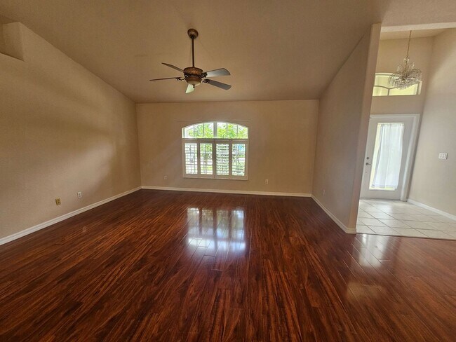 Foto del edificio - Pool Home 3 Bedroom 2 Bath close to shoppi...