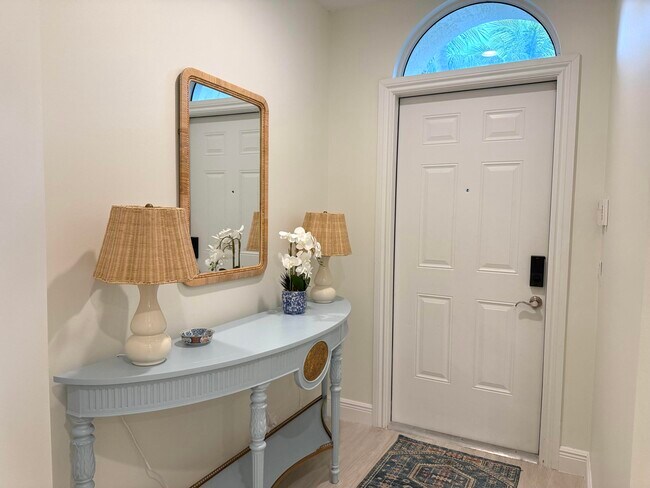Building Photo - 809 Estancia Wy