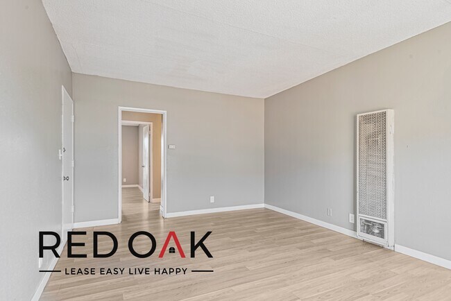 Foto del edificio - Stunning Three Bedroom with Tons of Natura...