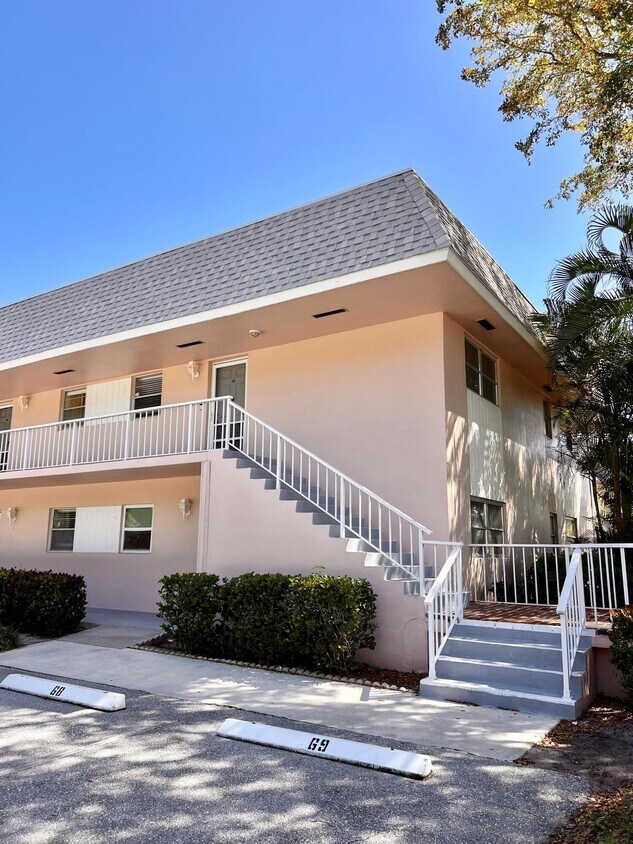 Primary Photo - 18081 SE Country Club Dr