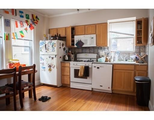 Primary Photo - 213 Harvard St