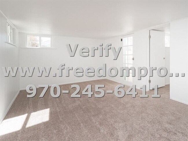Building Photo - Cute updated lower level apartment