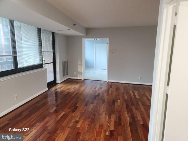 Building Photo - 1805 Crystal Dr