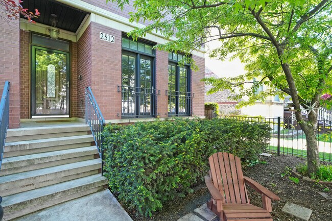 Foto del edificio - 2512 N Artesian Ave