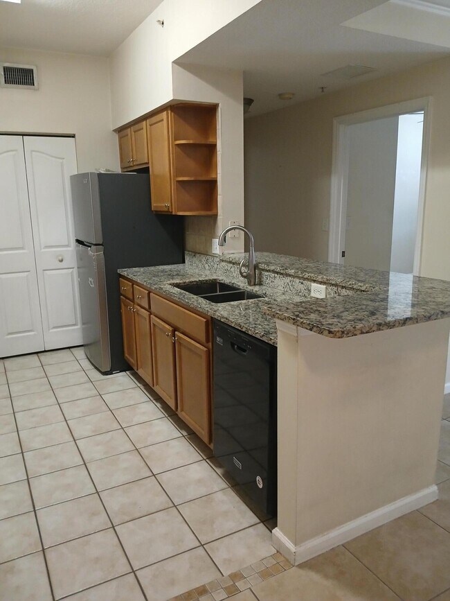Foto del edificio - 9833 Baywinds Blvd