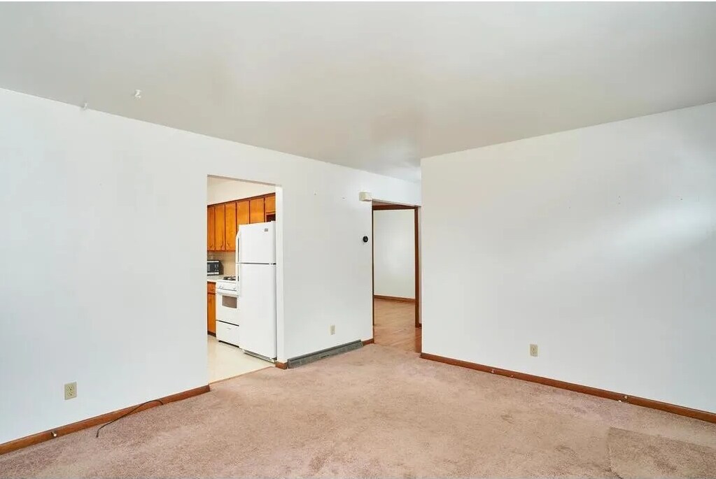 578 Palmetto Ave Akron, OH 44301 – photo 2