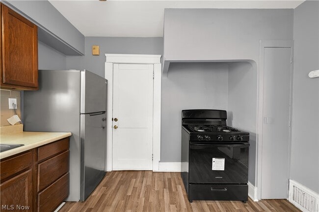 Foto del edificio - 16119 Parkgrove Ave