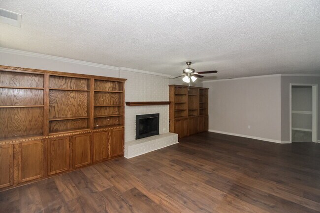 Foto del edificio - 7308 Alexander Rd