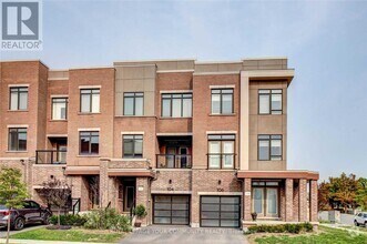 Building Photo - 104 Glenngarry Cres