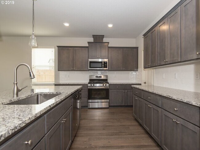 Cocina principal - 4124 SW Mawrcrest Ave