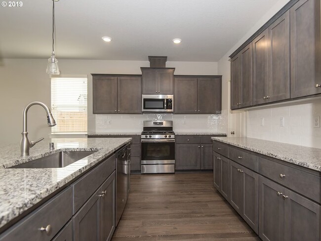 Main Kitchen - 4124 SW Mawrcrest Ave