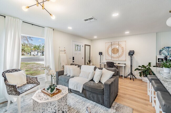 Foto del edificio - 1813 Chinaberry Dr