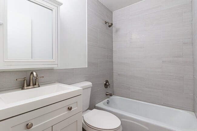 Foto del edificio - 3723 N Pine Grove Ave