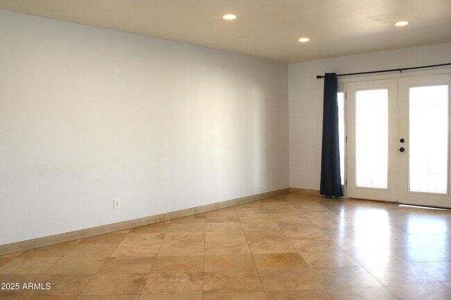 Building Photo - 4046 E Hidalgo Ave