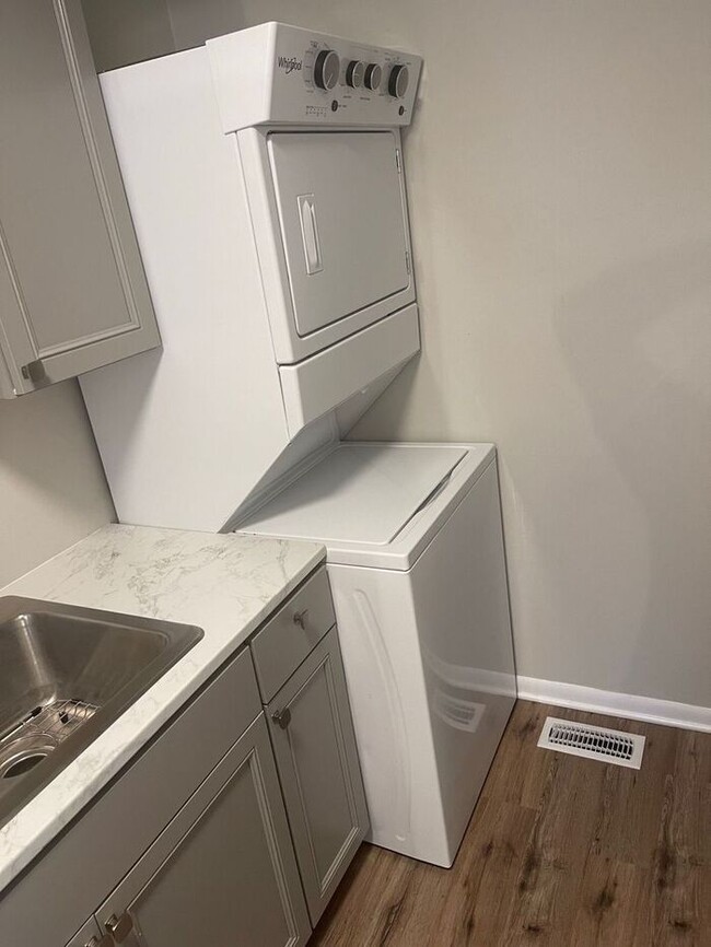 Building Photo - Westside Two Bedroom Town Home