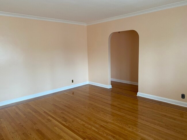 Building Photo - 1233 Lydig Ave