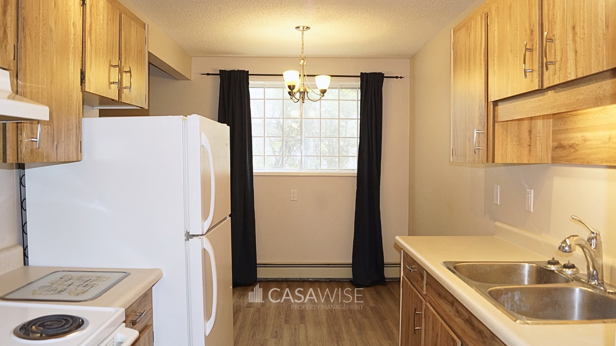 Primary Photo - 10425-10477 77 Ave NW