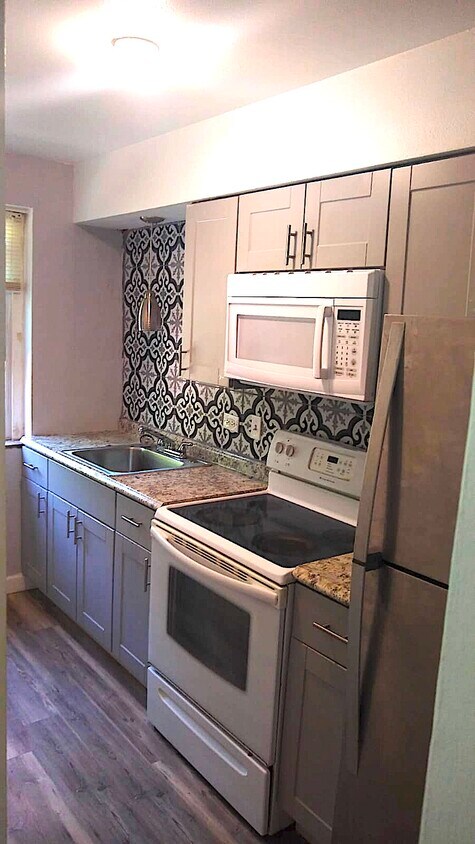 Primary Photo - 305 E Swissvale Ave