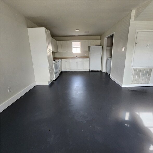 Building Photo - 4710 Pelican