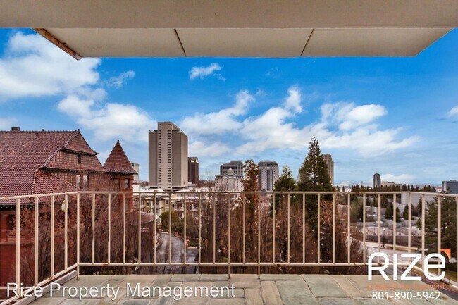 Building Photo - 1 br, 1 bath House - 8 Hillside Ave #301