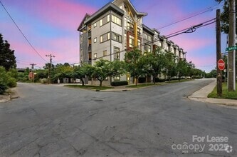 Building Photo - 514 W 10th St