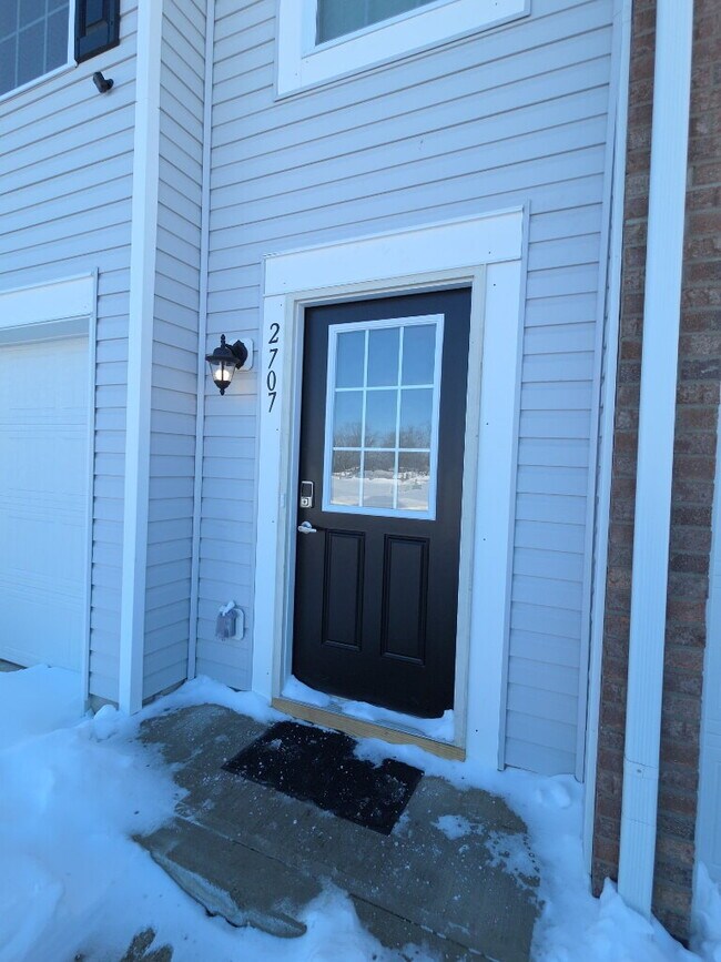 Foto del edificio - "Spacious 3-Bedroom Townhouse with 3 Full Baths in Columbus – 1856 Sq. Ft. of Comfort and Style!"