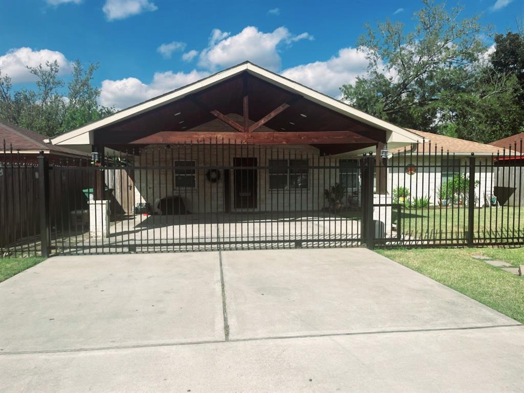 Foto principal - 7625 Weyburn St