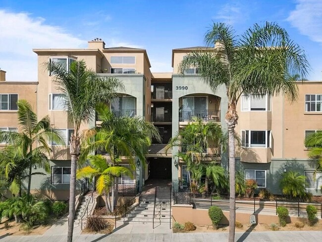 Building Photo - 3990 Centre St