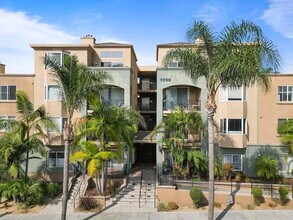 Building Photo - 3990 Centre St