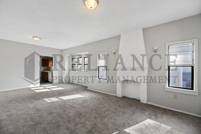 Building Photo - 238 S Estelle St