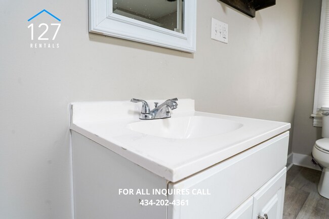 Foto del edificio - Bright & Convenient 1BR Apartment in Lynchburg