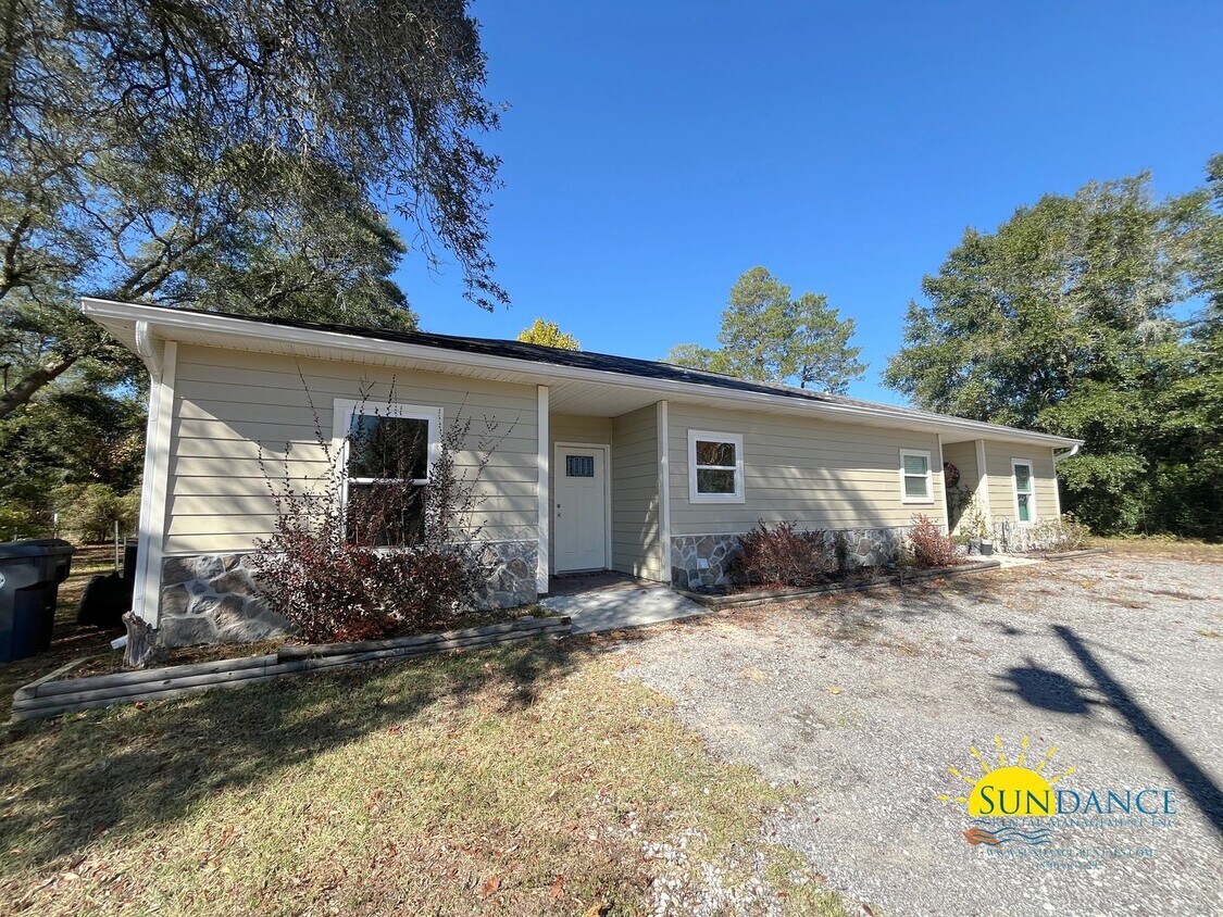 Foto principal - Beautiful 3 Bedroom Duplex In Defuniak Spr...