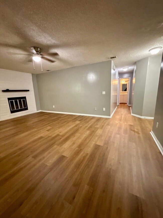 Foto del edificio - 1594 Twin Oak Dr E