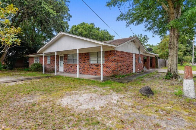 Building Photo - 2113 Alice Dr.