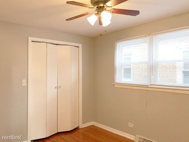Building Photo - 3 br, 1 bath Townhome - 30 Woodbine Pl