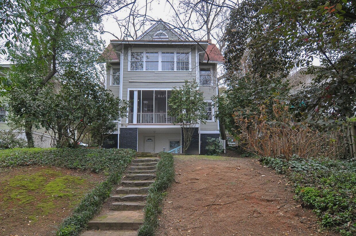 Foto principal - Charming 2-Bedroom Home in the Heart of Co...