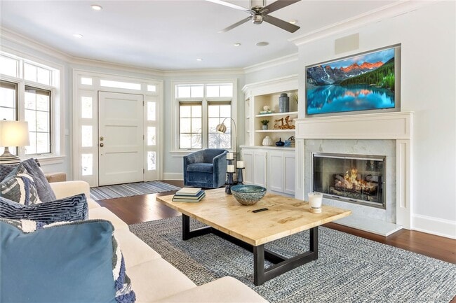 Building Photo - 695 Sound Dr