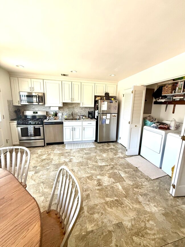 Eat in kitchen; washer-dryer hookup - 2308 Dorset Dock Rd
