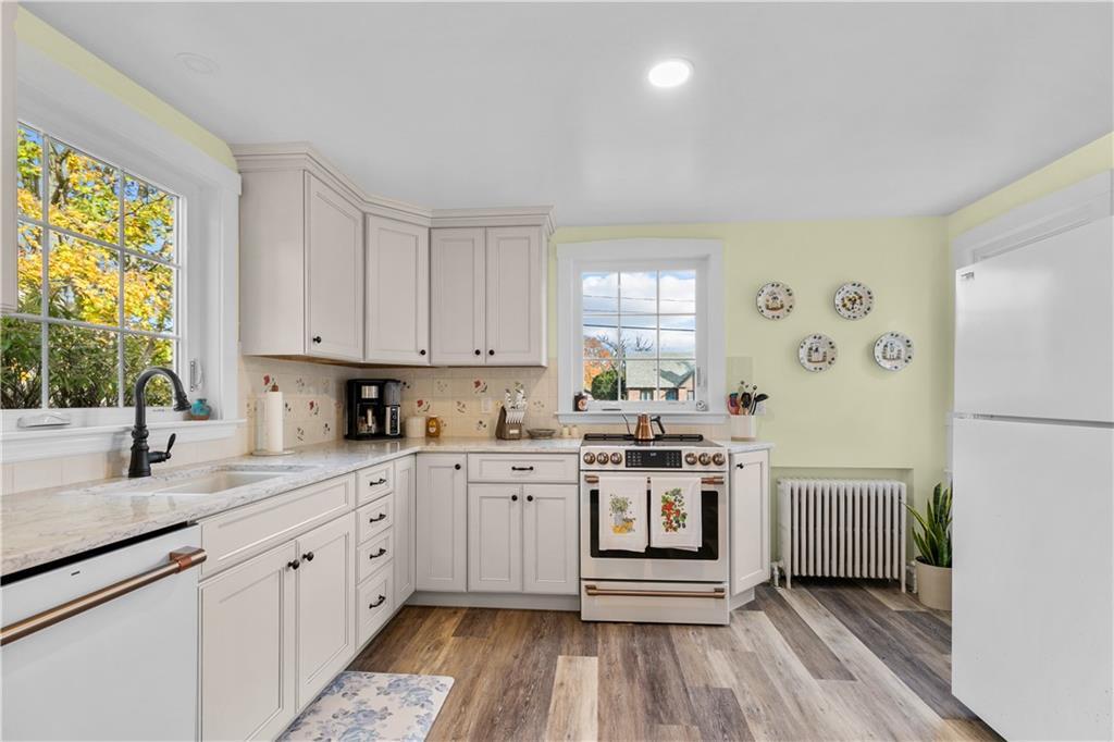 Primary Photo - 72 Kane Ave