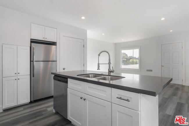 Building Photo - 2303 W 30th St