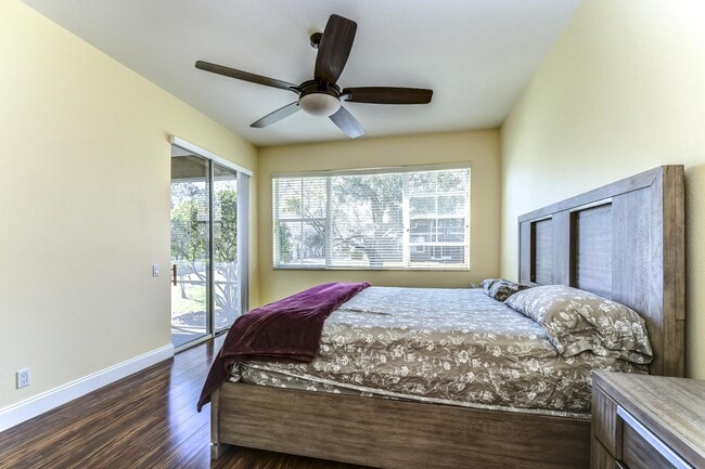 Building Photo - 3292 Covered Bridge Dr E