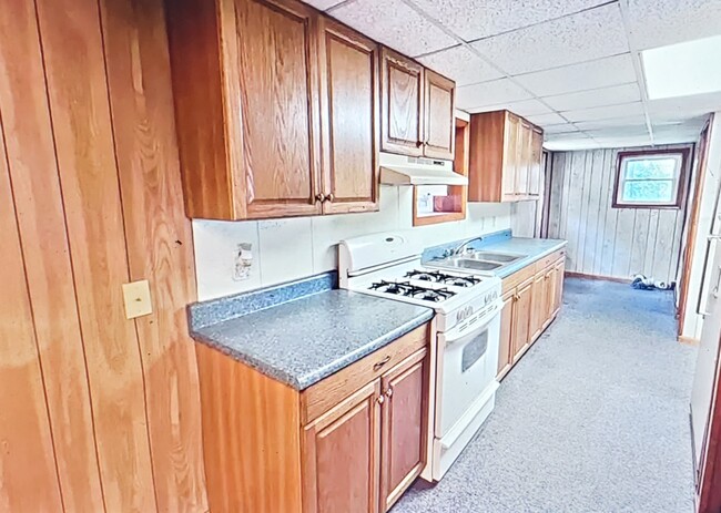 Kitchen - 401 Maple St