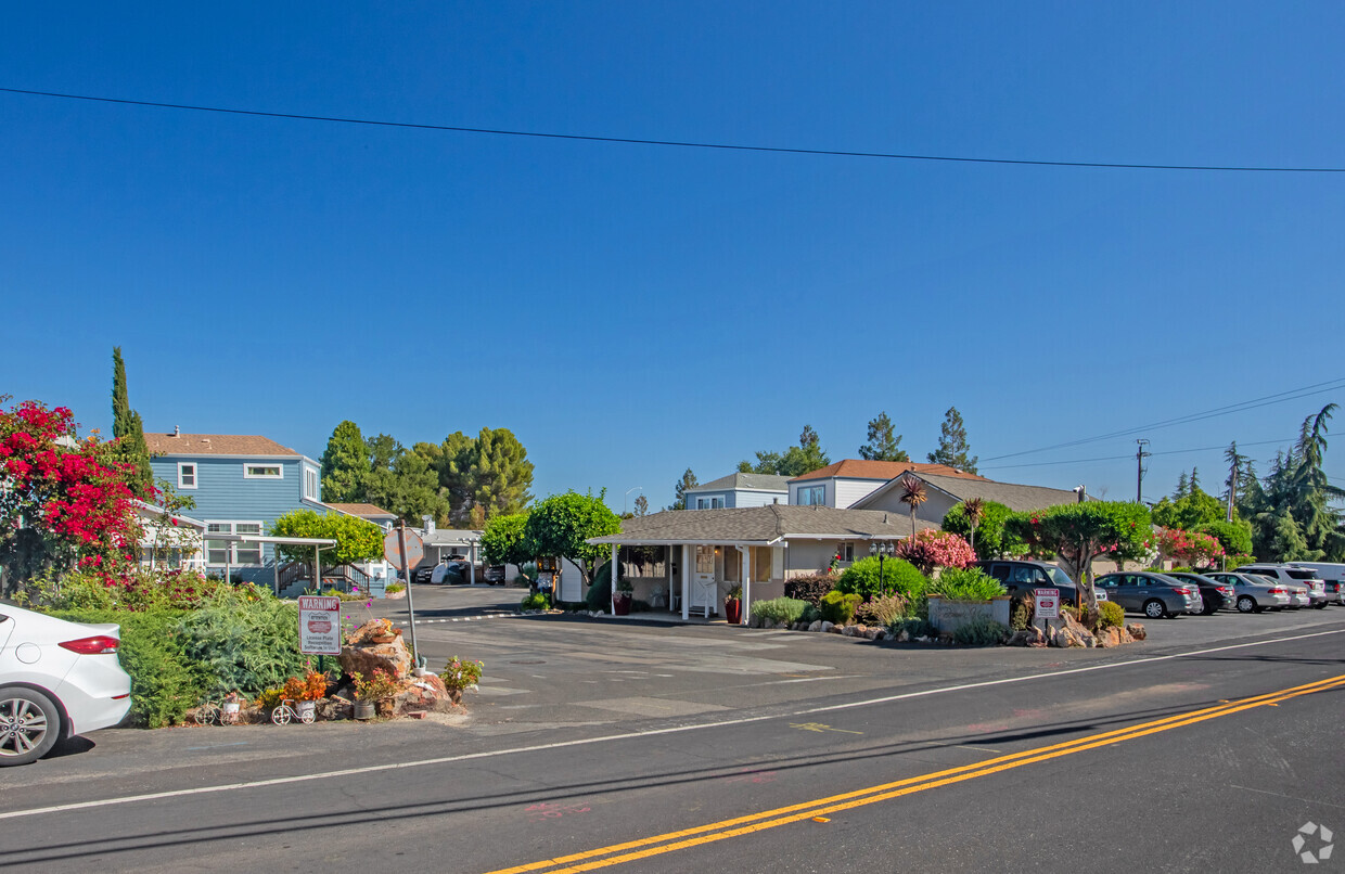 Building Photo - Bonny View Mobile Home Park