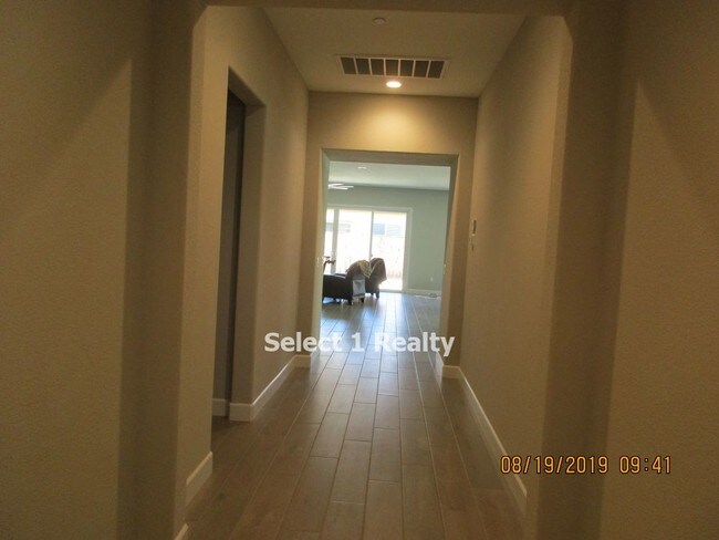 Building Photo - 60 Freeport Ct