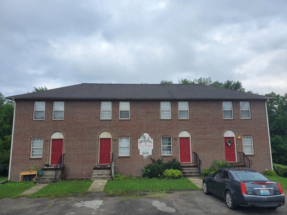 Primary Photo - 156 Pepperhill Dr