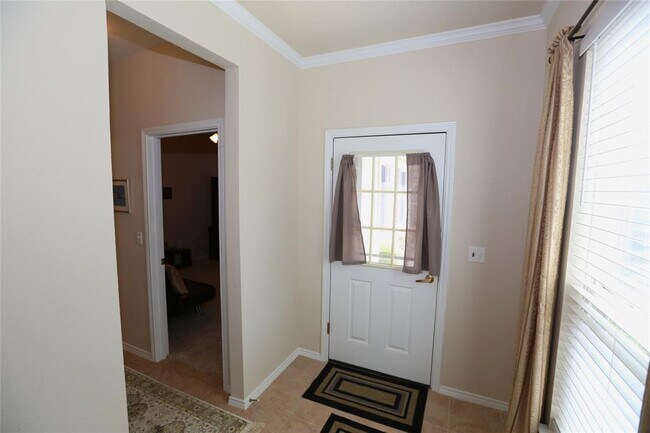 Building Photo - 233 Bonham Loop