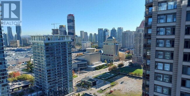 Photo du bâtiment - 395 Square One Dr