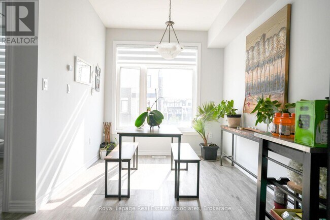 Building Photo - 314 Equestrian Way