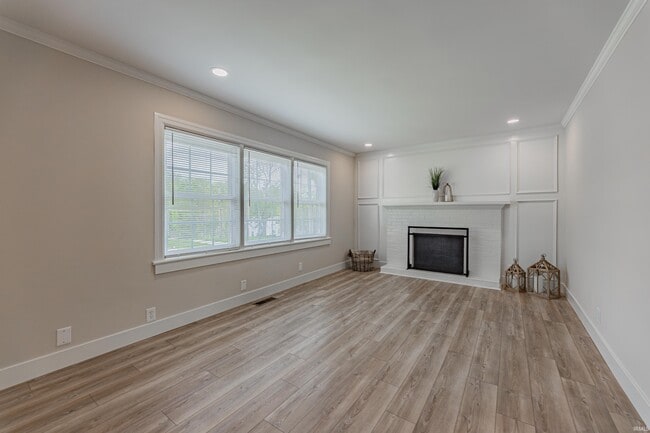 Building Photo - 1710 Russell Ave