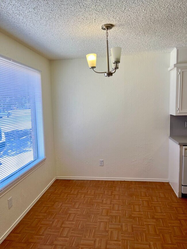 Foto del edificio - 9610 Elmwood Ave